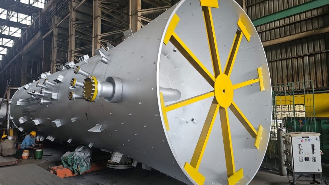 Газрын тос боловсруулах үйлдвэрийн үндсэн технологийн гол байгууламж  бэлэн болж, Монгол руу тээвэрлэх гэж байна