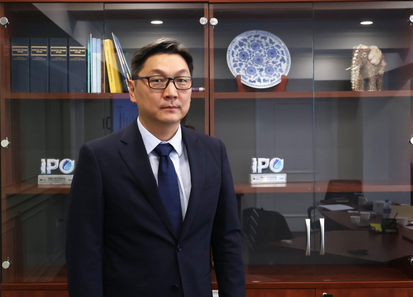 Монголын хөрөнгийн бирж ХК-ийн Гүйцэтгэх захирлын үүргийг түр орлон гүйцэтгэгчээр Д.Мөнхбатыг томиллоо