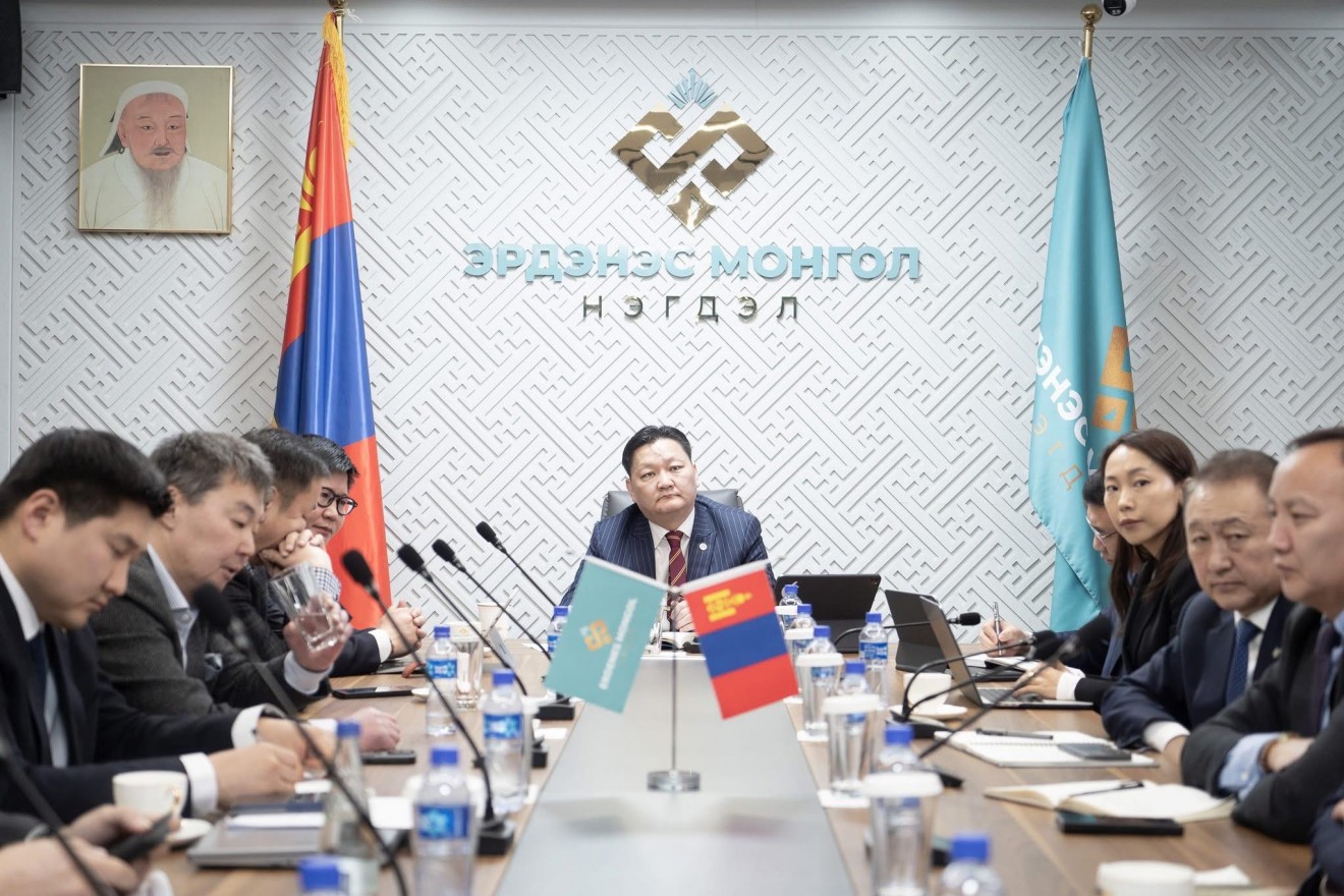 "Эрдэнэс Тавантолгой” ХК-ийг олон нийтэд нээлттэй хувьцаат компани болгох бэлтгэл ажлыг яаравчлах үүрэг чиглэл өгөв