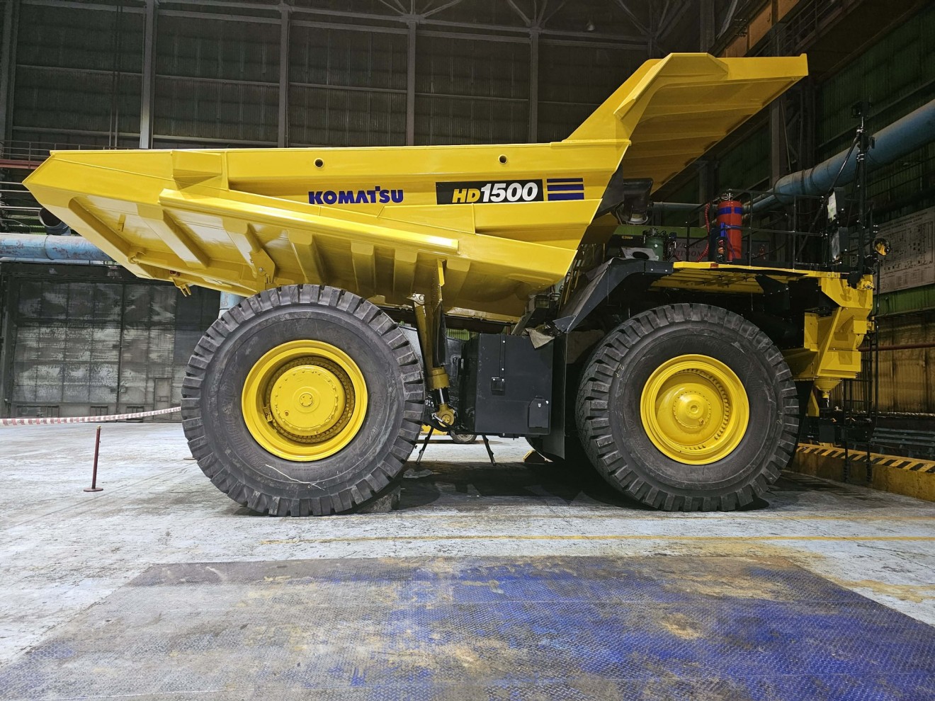 Эрдэнэт үйлдвэр: Өөрөө буулгагч автомашины 13 дахь угсралтыг хийж байна