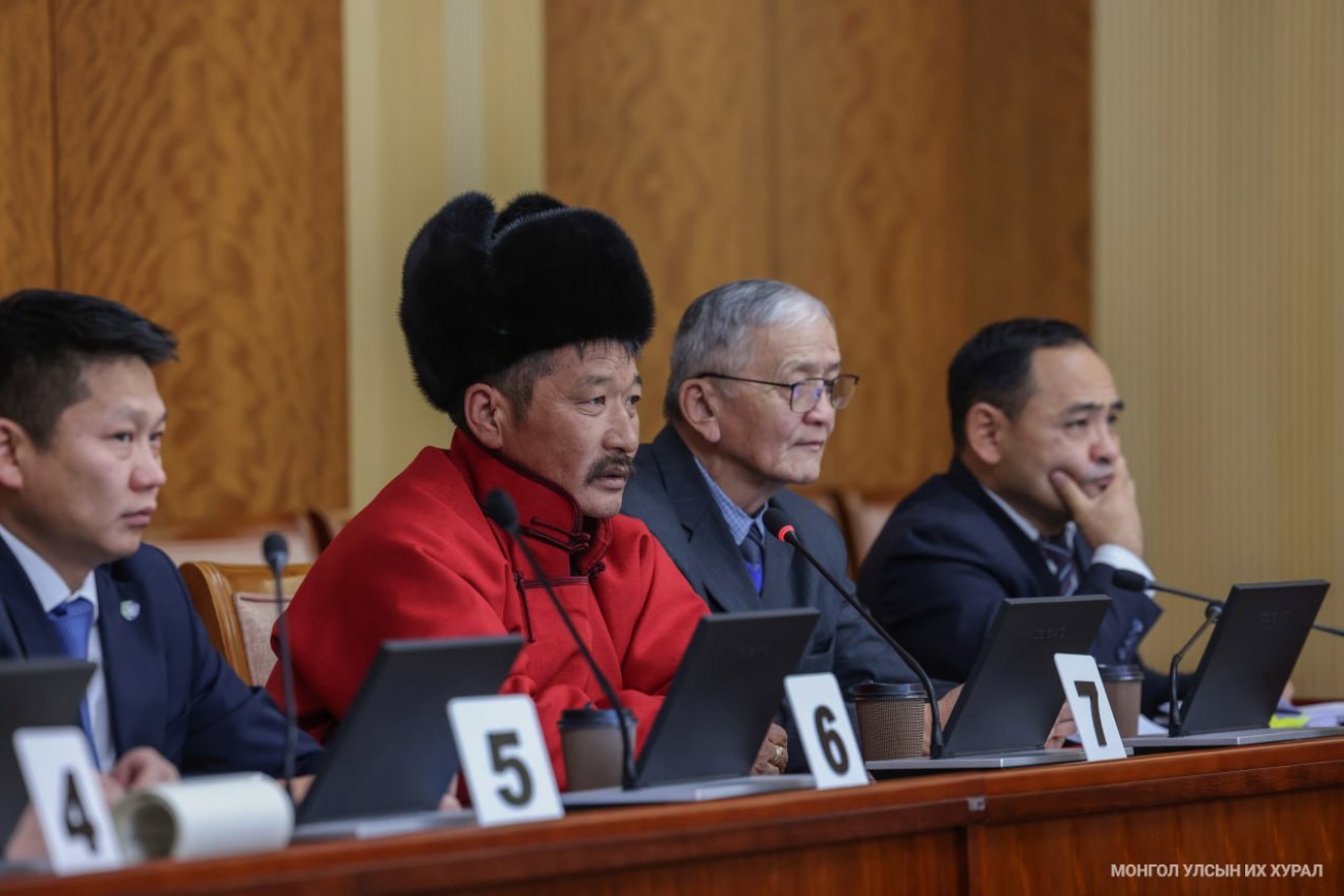 ЭЗБХ: Түгээмэл тархацтай ашигт малтмалын тухай хуульд нэмэлт, өөрчлөлт оруулах тухай хуулийн төслийг хэлэлцэхийг дэмжив