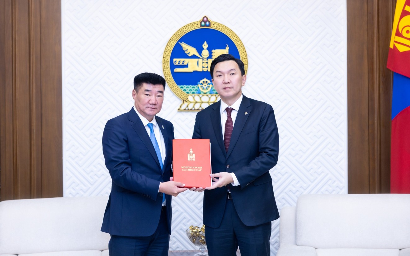 Төрийн өмчийг хувьчлах, олон нийтэд нээлттэй арилжаалахтай холбоотой тогтоолын төслийг өргөн мэдүүлэв