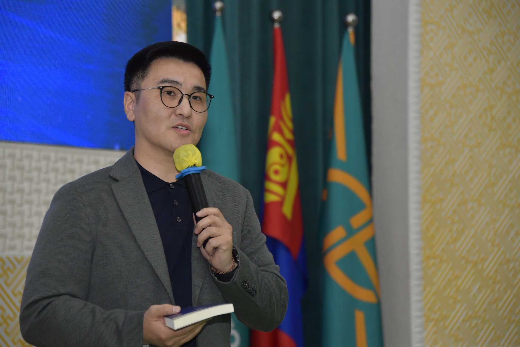 erdenet_mine_2511186