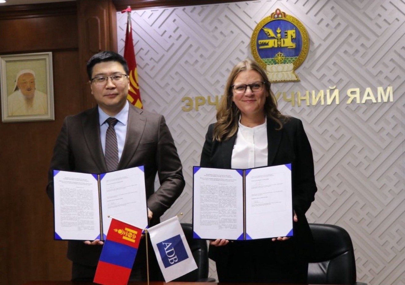 115 МВт-ын нарны цахилгаан станцыг  6 байршилд барьж, санхүүжүүлэх ашиглагчийг шалгаруулна