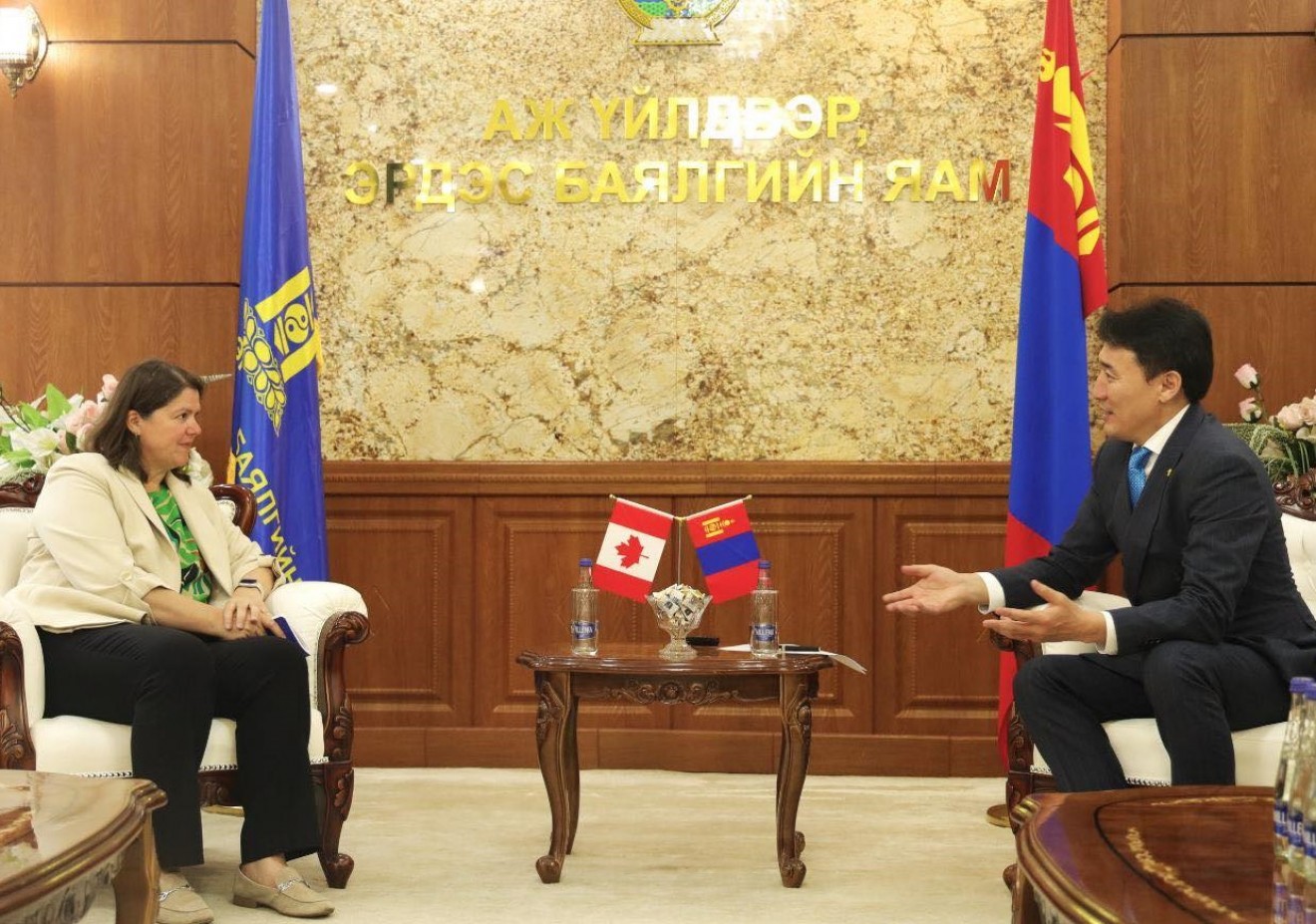 Хөрөнгө оруулагчдын эрх ашгийг олон улсын стандартын дагуу хамгаалахад онцгой анхаарна гэв