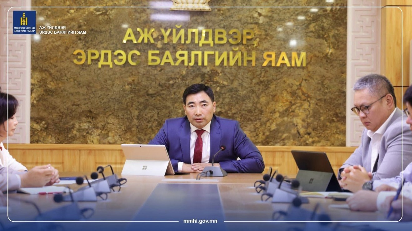 Аж үйлдвэр, эрдэс баялгийн яамны Төрийн нарийн бичгийн даргаар Б.Дашпүрэв томилогджээ
