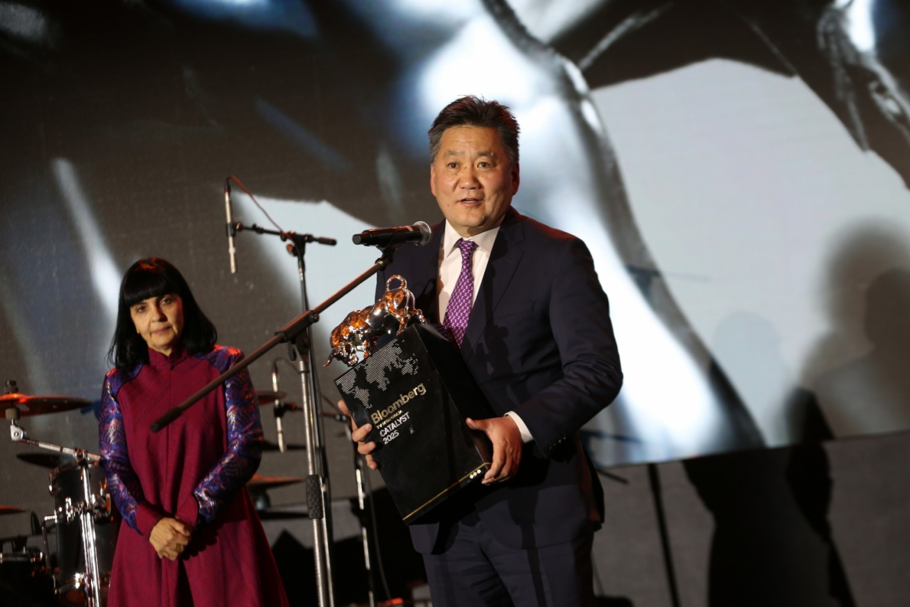 Монголбанкны Ерөнхийлөгч Б.Лхагвасүрэн “Catalyst Awards-2025”-ын “Шилдэг эдийн засагч” шагналыг хүртлээ