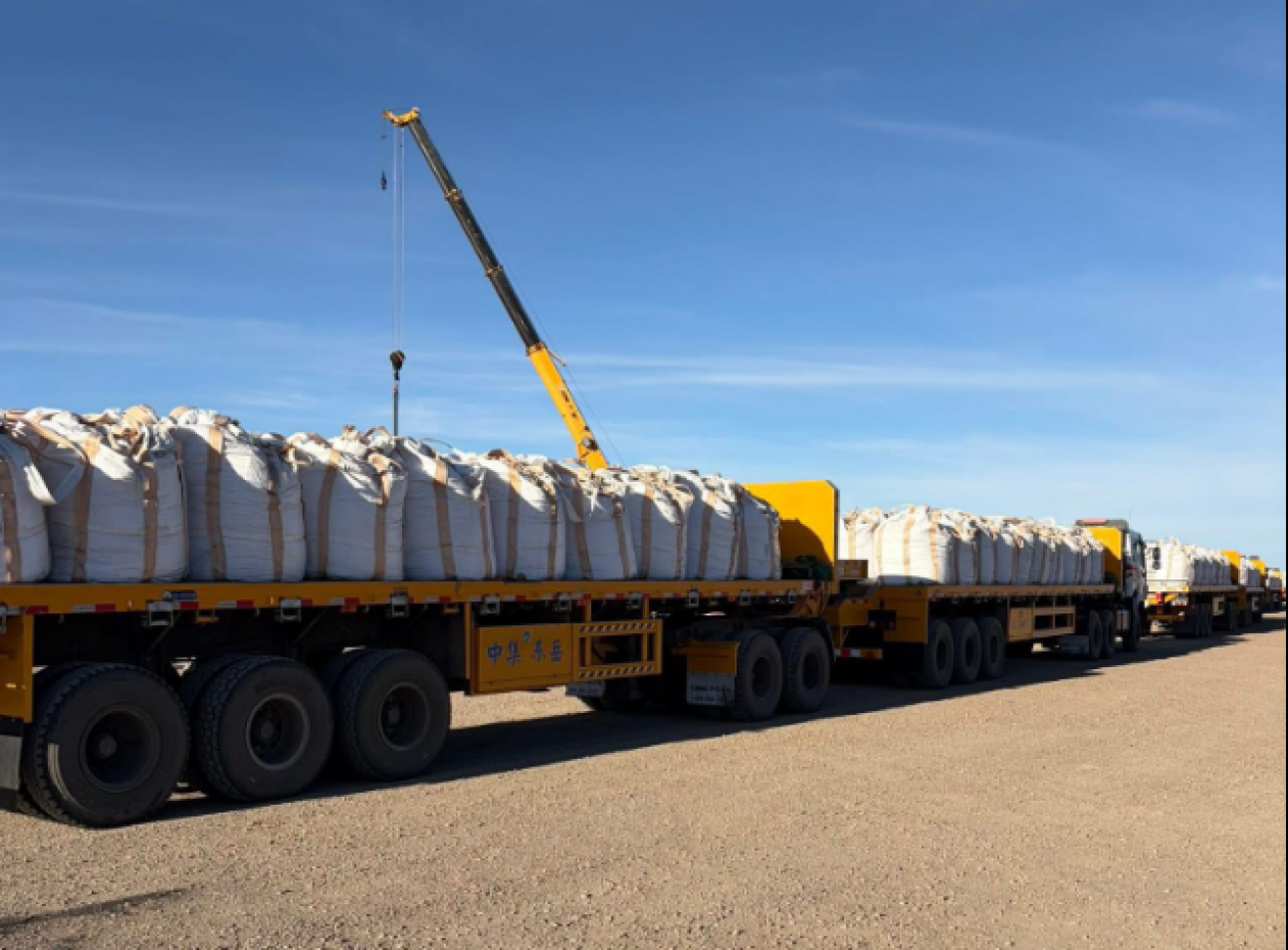 Монложистикс групп Оюу толгойн зэсийн баяжмалыг төмөр замаар тээвэрлэн, Замын-Үүд боомтоор экспортолно