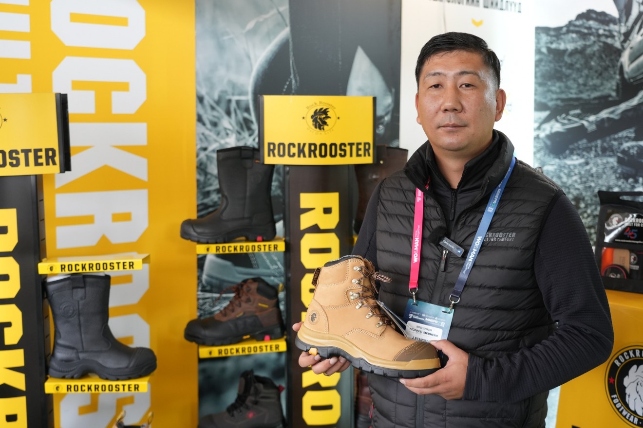 Ажлын гутлын хаан буюу Rockrooster брэндийг онцолж байна