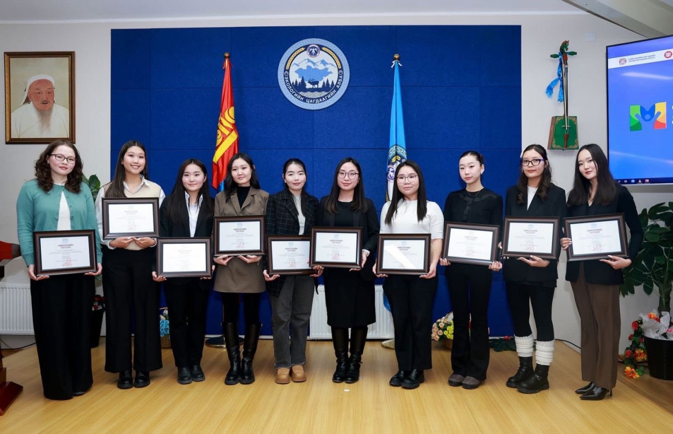 Оюутны “МЕНТОРШИП” хөтөлбөрт шалгарсан“БАЙГАЛЬ 360” шилдэг төсөлд тэтгэлэг гардууллаа 