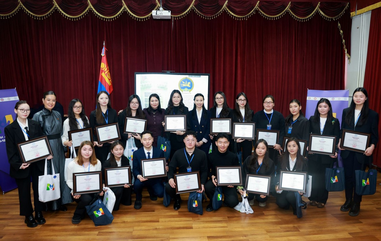 Хүүхдийн эсрэг гэмт хэргийг бууруулах сэдвээр шалгарсан шилдэг төслийн 20 оюутанд  тэтгэлэг гардууллаа. 