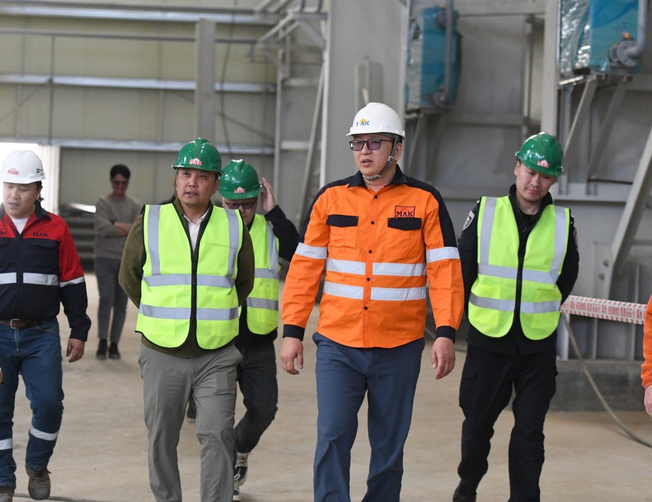 Цагаан суварга төслийн бүтээн байгуулалтын явцтай Дорноговь аймгийн Засаг дарга О.Батжаргал танилцжээ