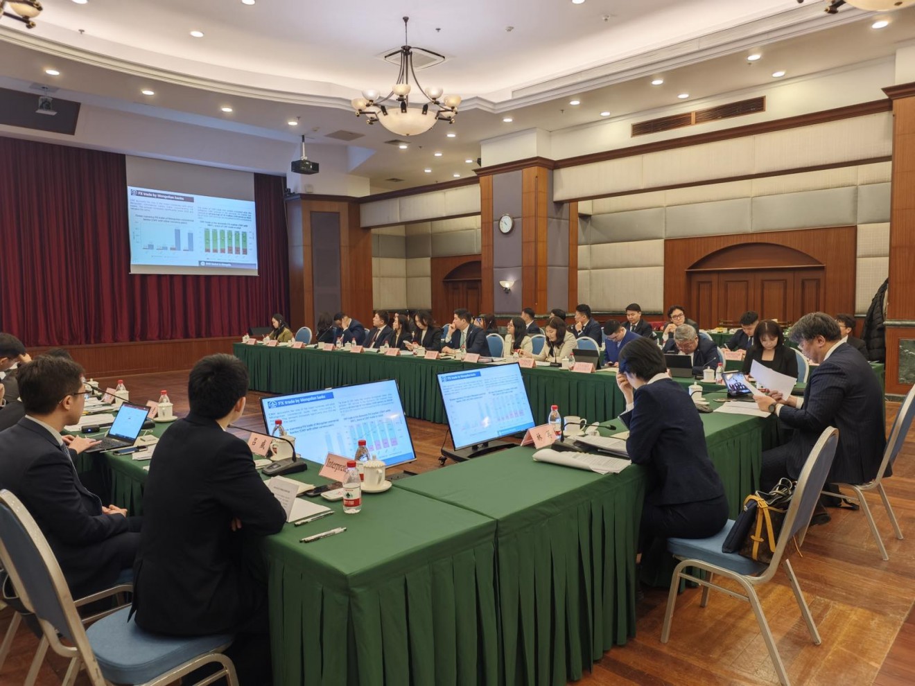 Монгол-Хятадын банк, санхүүгийн салбарын дугуй ширээний уулзалт боллоо