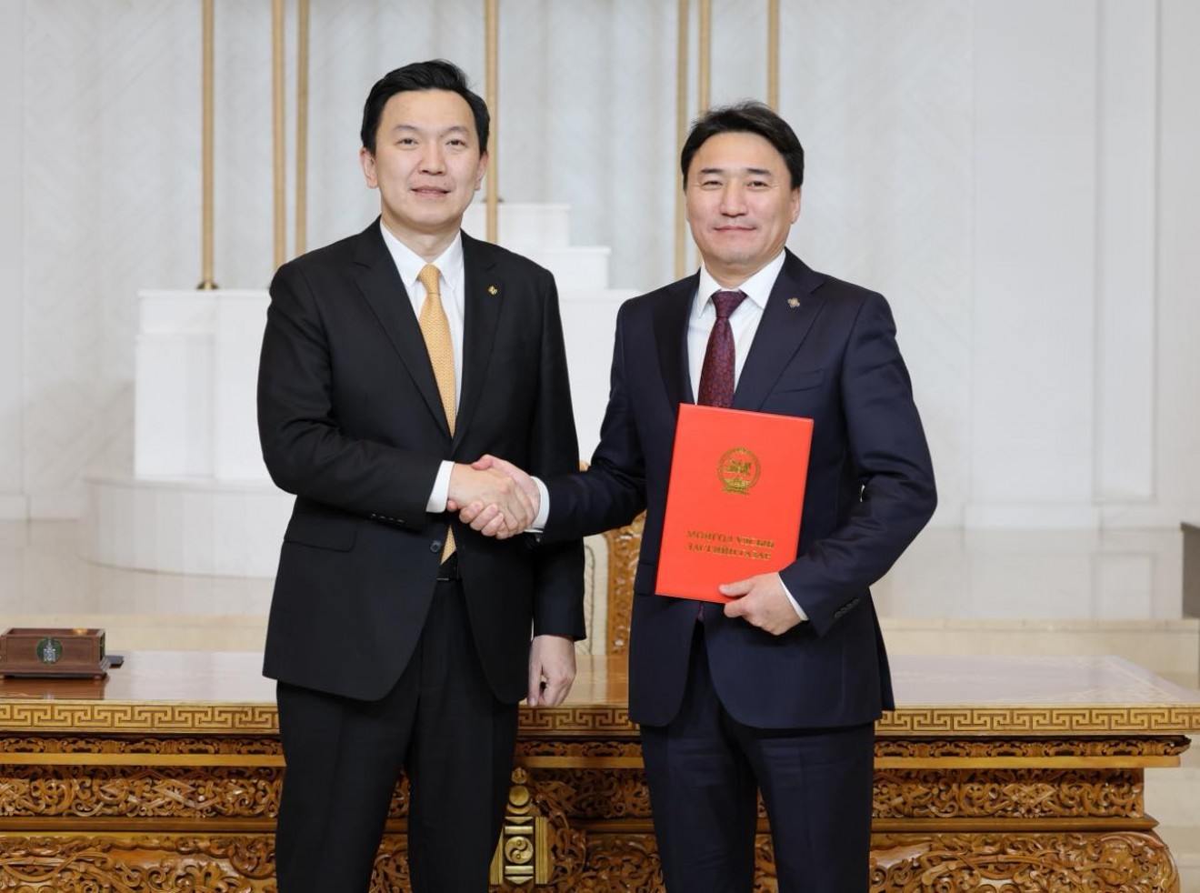 Аж үйлдвэр, эрдэс баялгийн сайдаар Гонгорын Дамдинням улиран томилогдлоо 