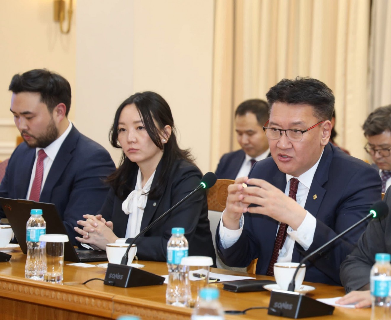 Оюу Толгой төслийн хувь нийлүүлэгчдийн зээлийн хүүг бууруулах хэлэлцээг энэ сард үргэлжлүүлэхээр тохиролцжээ